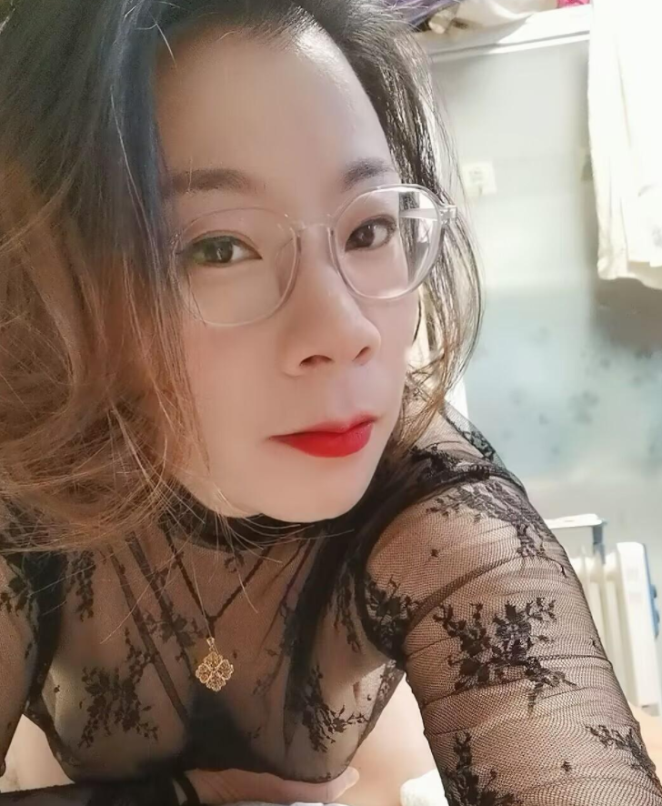 五塘地铁站小骚货